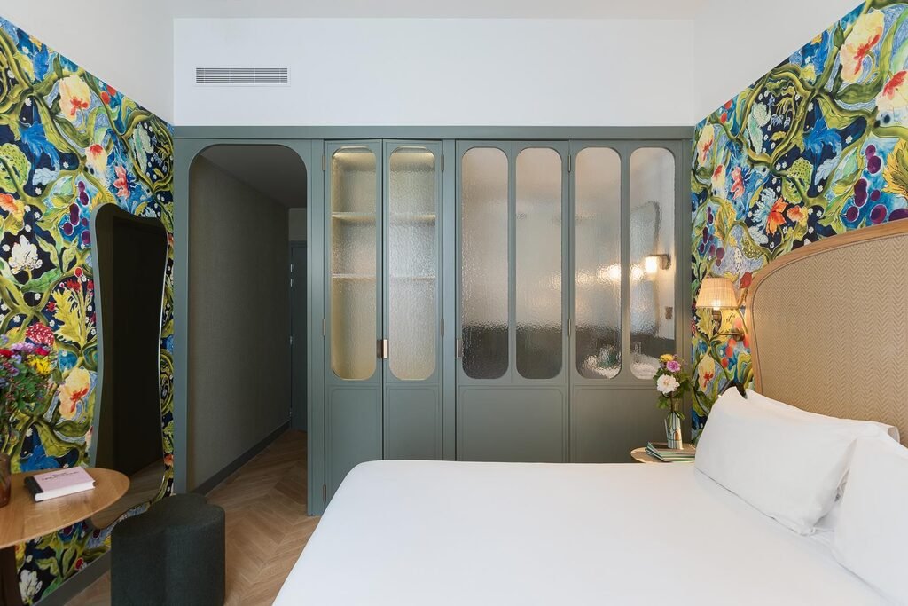 Hôtel Miss Fuller: Unleash Your Inner Artist with Unique Charm – 8 Questions Answered 15 New Paris Hôtel Miss Fuller Room